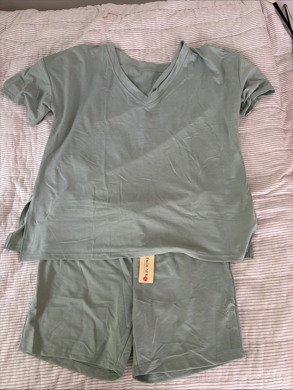 Women's Short Sleeve V-Neck Casual Set in Sage Green